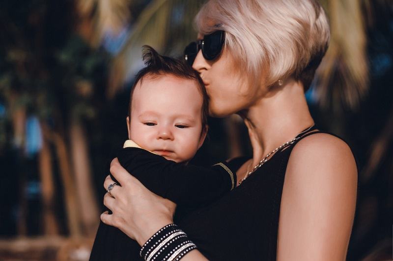 Mama dupa 40 de ani: provocari si beneficii ale maternitatii tarzii